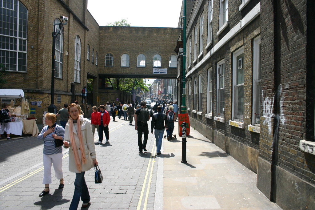 2006-05-28-London-28-bike-tour-by-Spitalfields .JPG